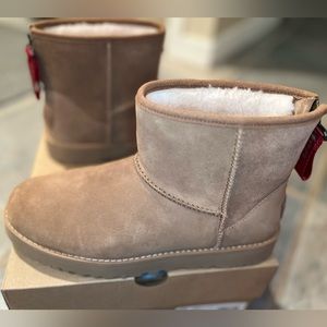 UGG Classic Mini Logo Zip